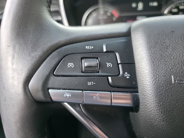 Used 2025 Cadillac XT6 Luxury image 16