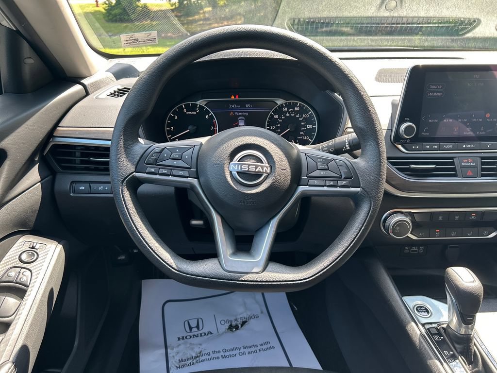 Used 2025 Nissan Altima 2.5 SV FWD image 16