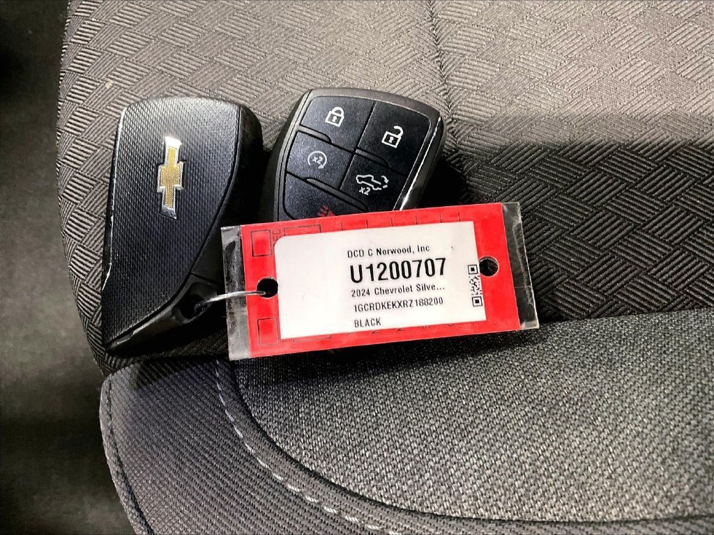 Used 2024 Chevrolet Silverado 1500 LT AWD/4WD image 30