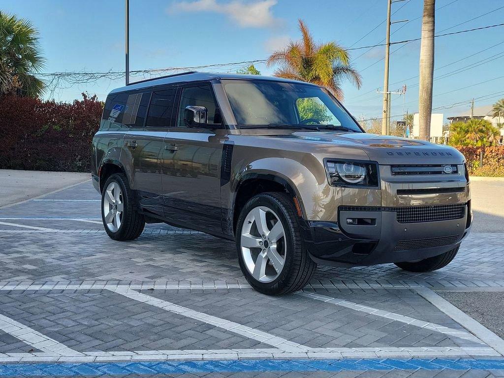 New 2026 Land Rover Defender 130 X-Dynamic SE image 7