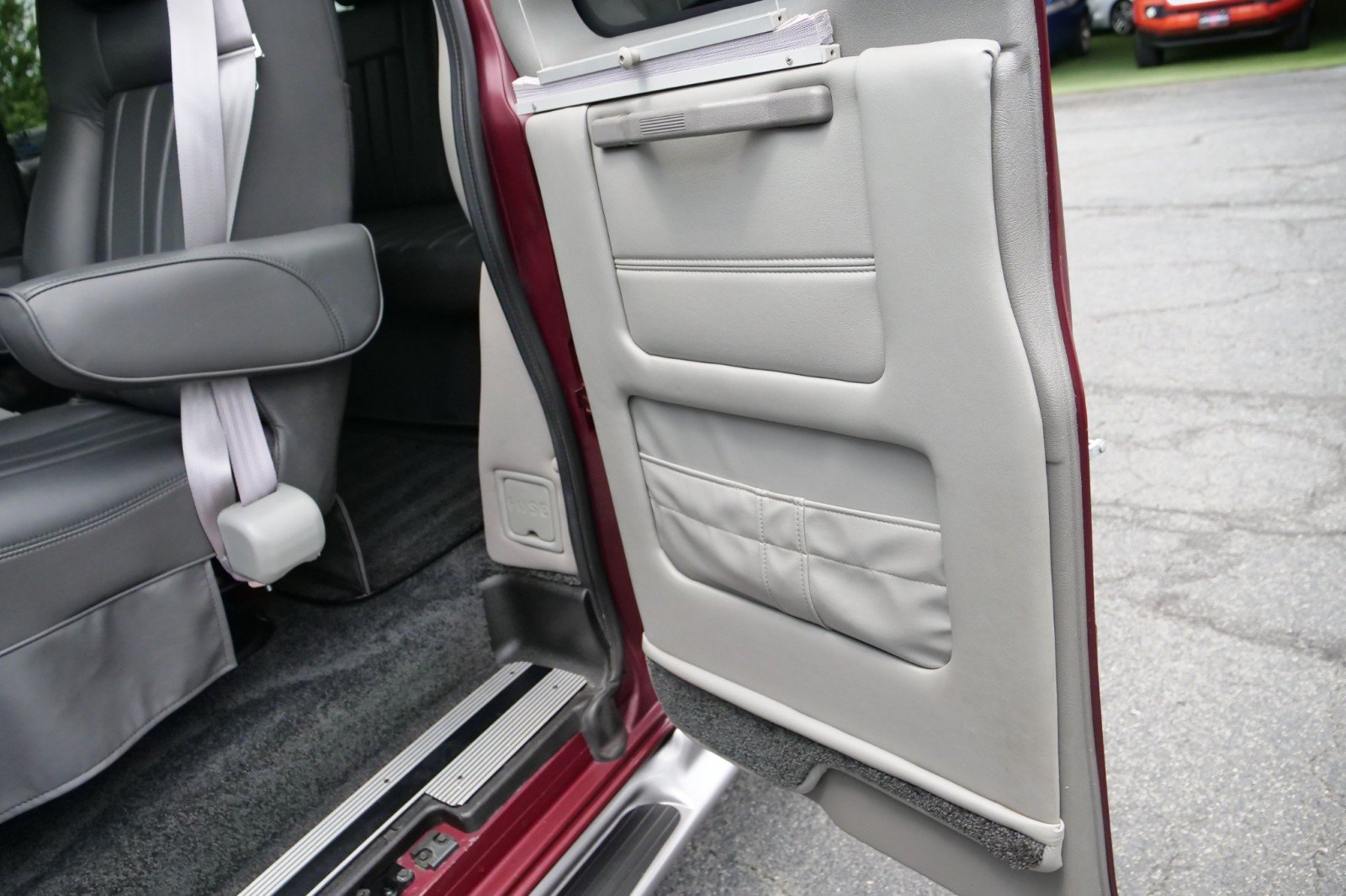Used 2014 Chevrolet Express 1500 RWD image 32