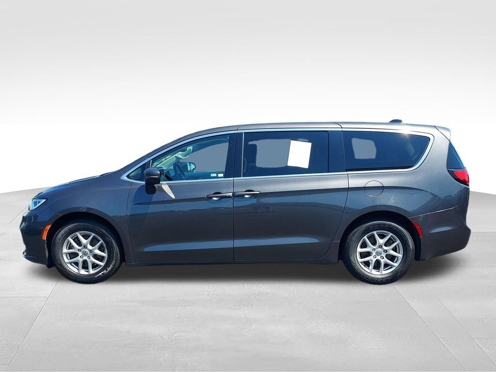 Used 2023 Chrysler Pacifica Touring-L FWD video 2