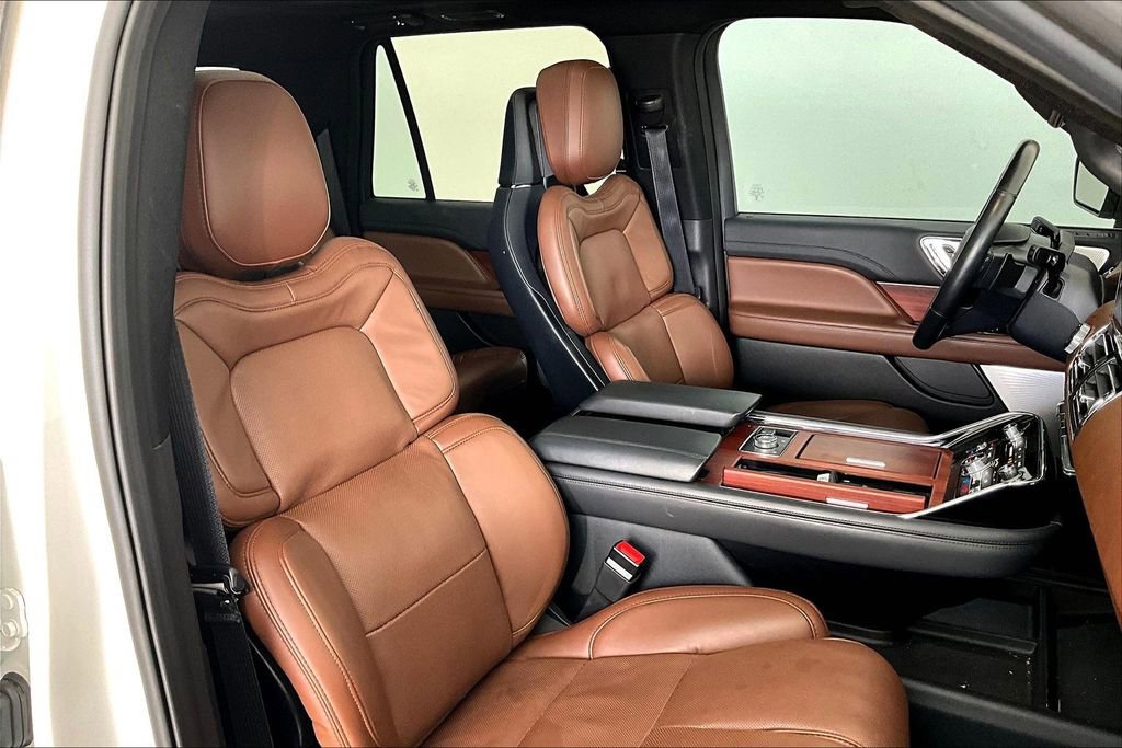 Used 2024 Lincoln Navigator L Reserve image 11