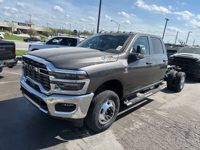 New 2026 RAM 3500 Tradesman w/ Chrome Appearance Group A AWD/4WD image 2