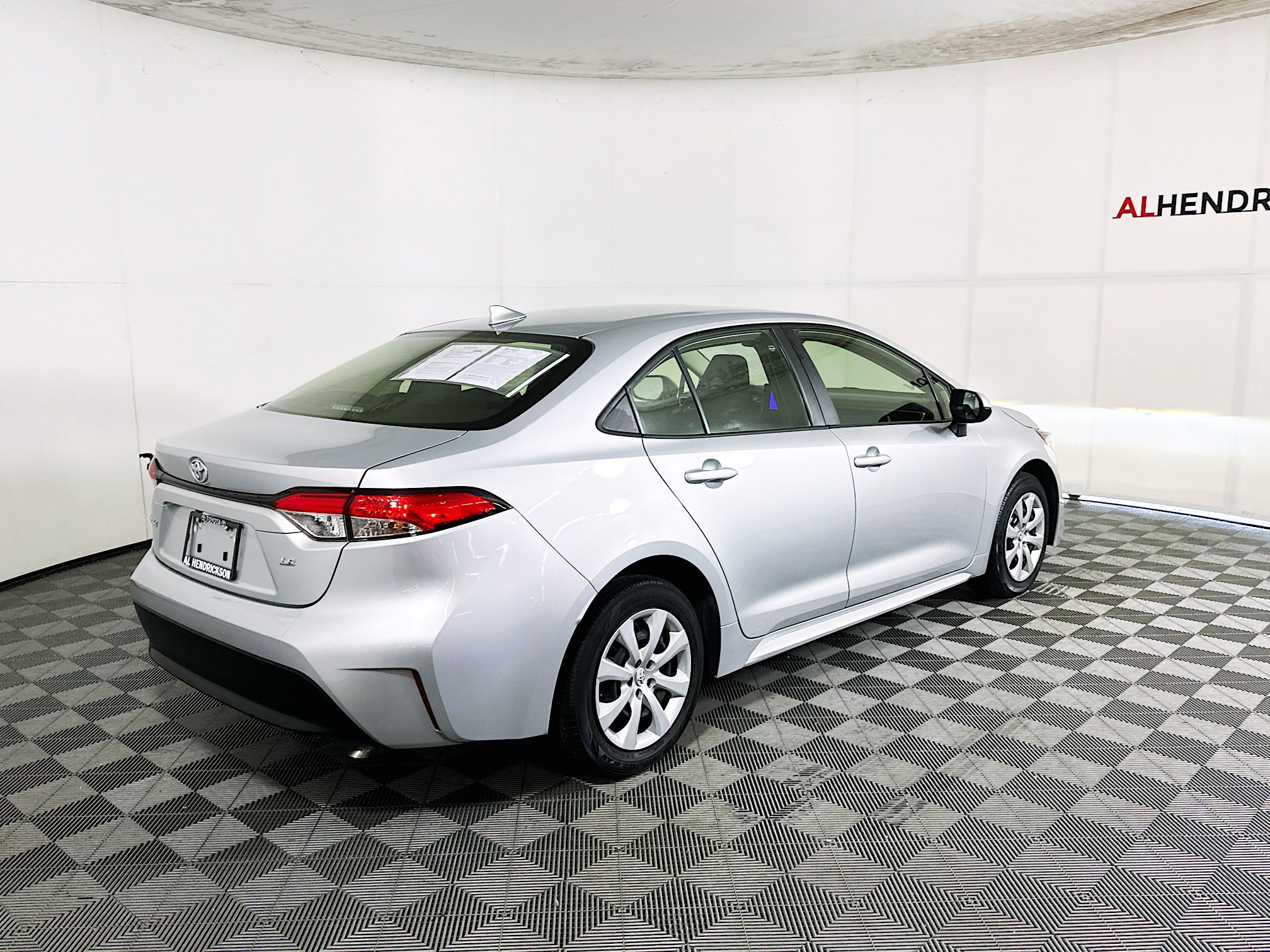 Used 2023 Toyota Corolla LE image 3