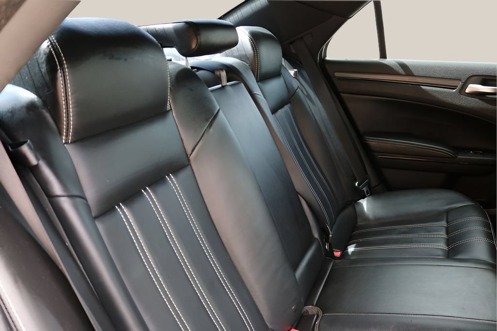 Used 2014 Chrysler 300 S RWD image 17
