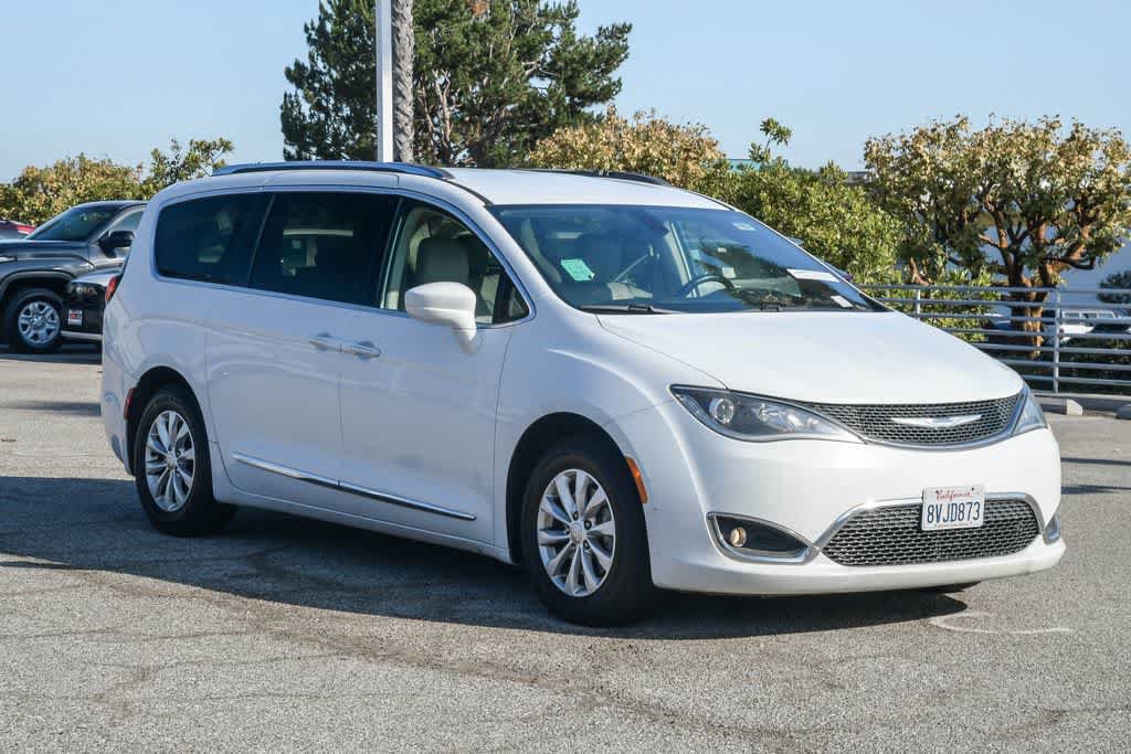 Used 2018 Chrysler Pacifica Touring-L Plus FWD image 3
