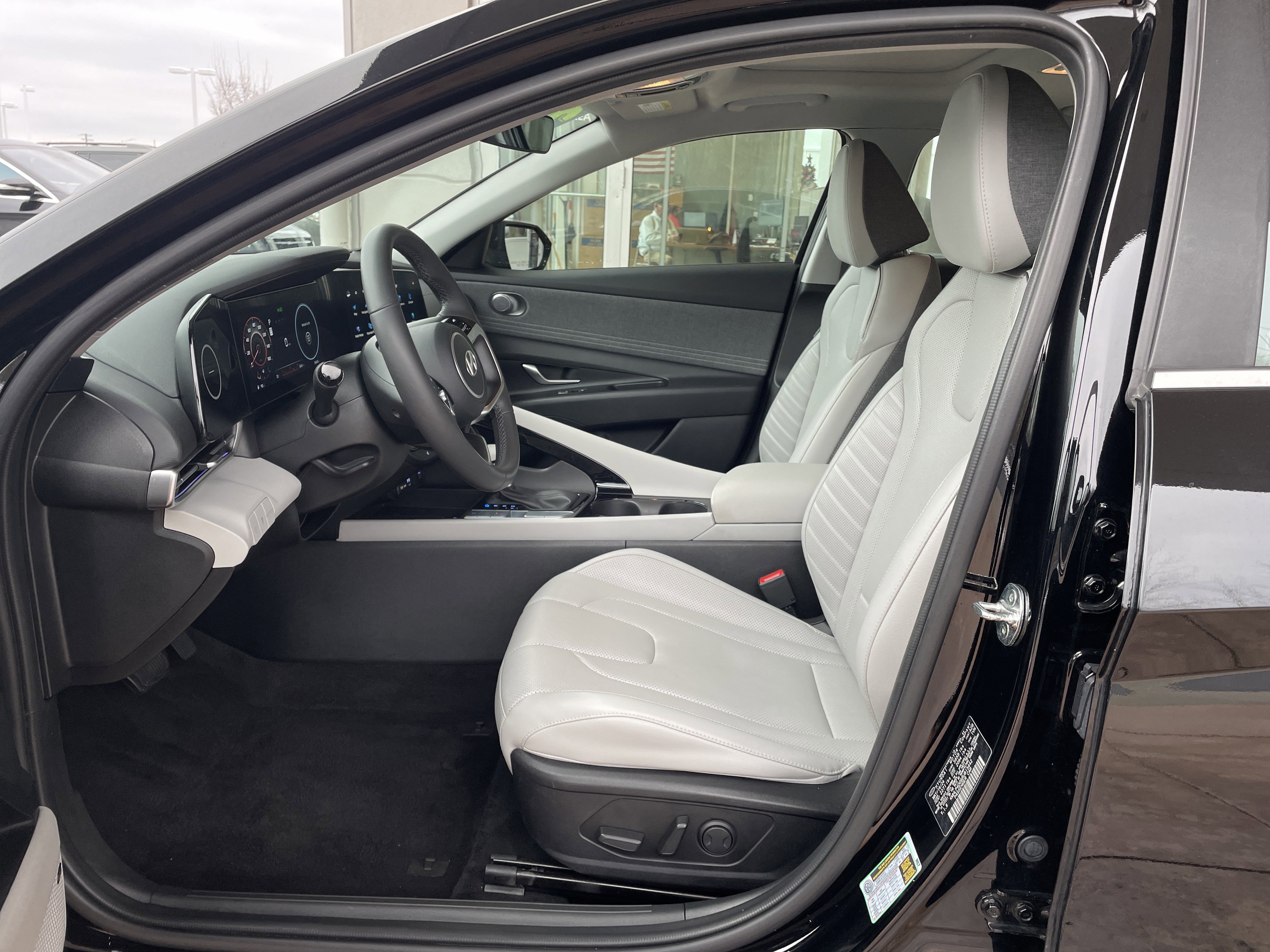 Used 2024 Hyundai Elantra Limited image 7