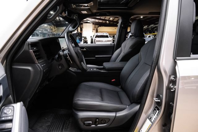 Used 2025 Lexus GX 550 AWD/4WD image 11