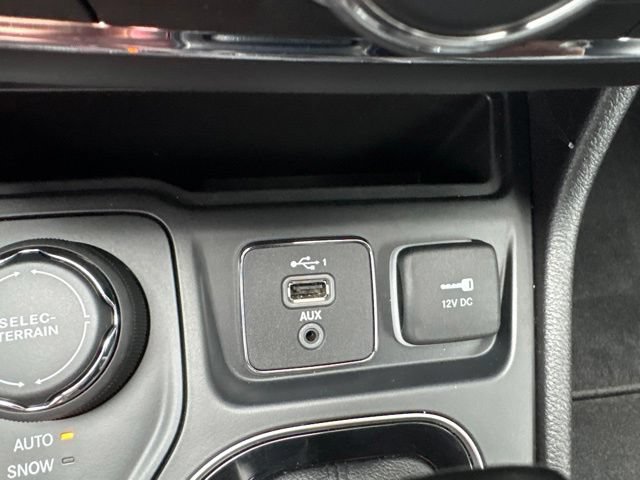 Used 2019 Jeep Cherokee Limited AWD/4WD image 14