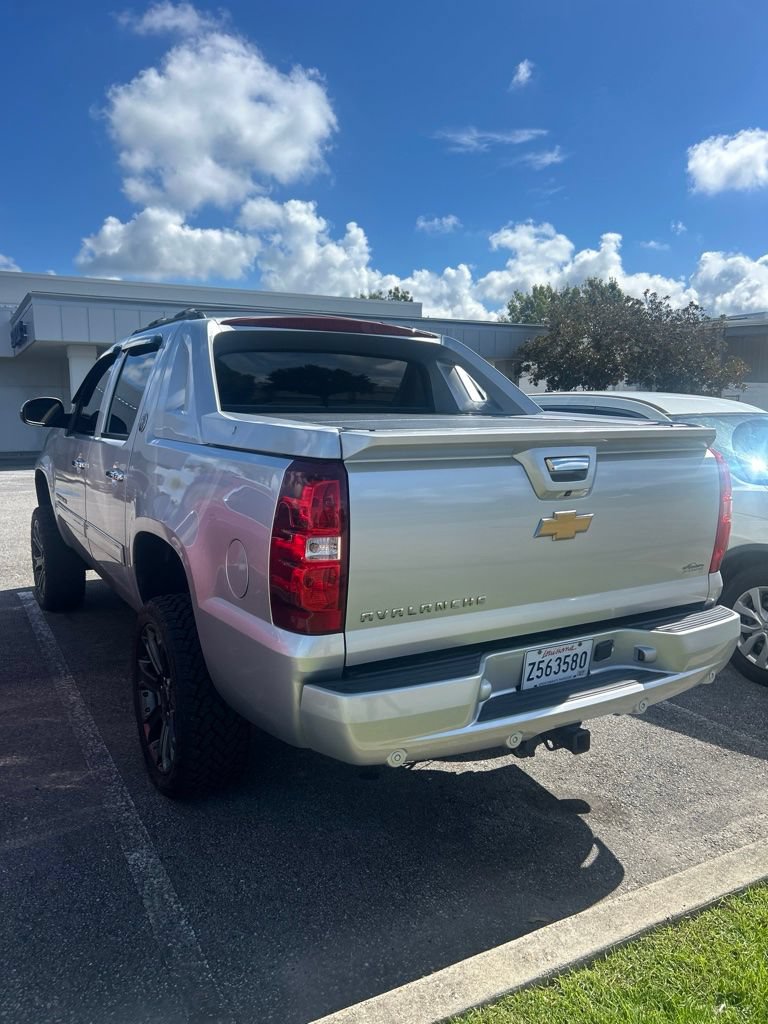 Used 2013 Chevrolet Avalanche LT w/ All-Star Edition RWD image 4
