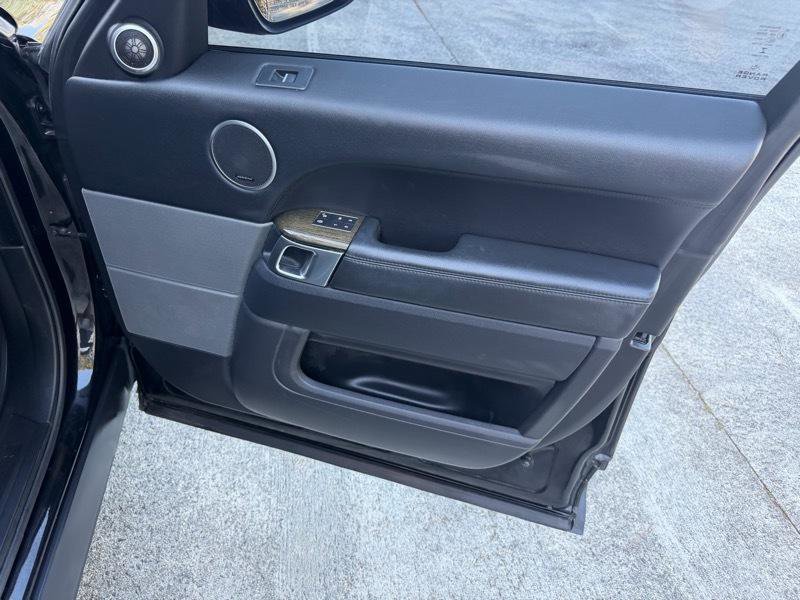 Used 2016 Land Rover Range Rover Sport SE image 24