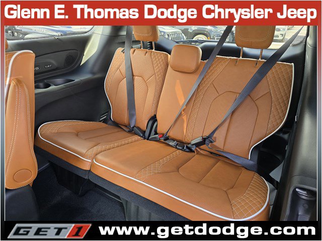 New 2026 Chrysler Pacifica Pinnacle w/ Trailer Tow Group image 13