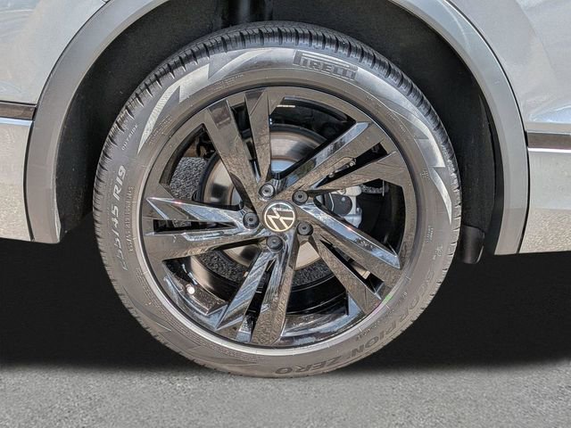 Certified 2023 Volkswagen Tiguan SE R-Line image 11