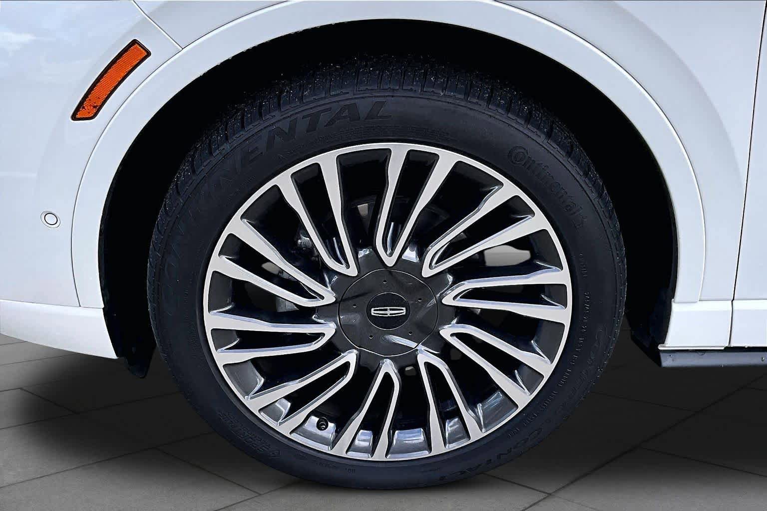 Used 2020 Lincoln Corsair Reserve w/ Equipment Group 201A image 10