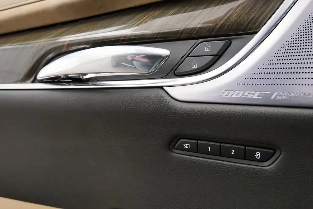 Used 2023 Cadillac XT6 Sport w/ Platinum Package image 15