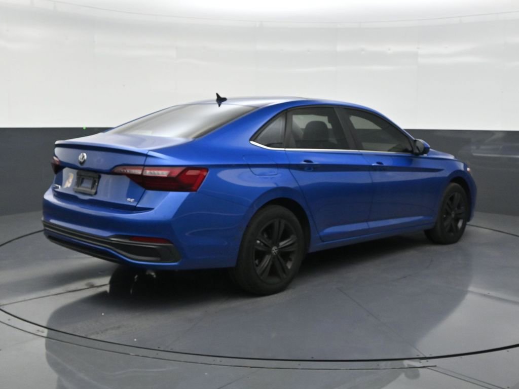 Used 2023 Volkswagen Jetta SE w/ Panoramic Sunroof Package FWD image 5