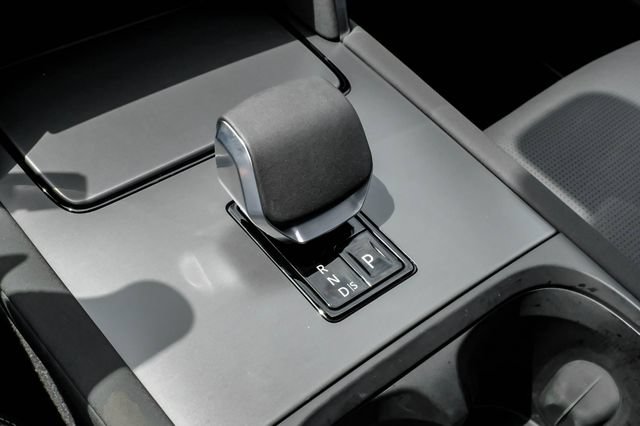 Used 2026 Land Rover Discovery Sport Landmark AWD/4WD image 32