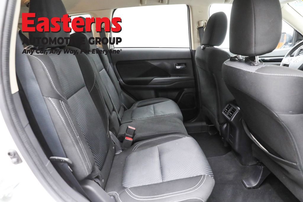 Used 2020 Mitsubishi Outlander ES image 22