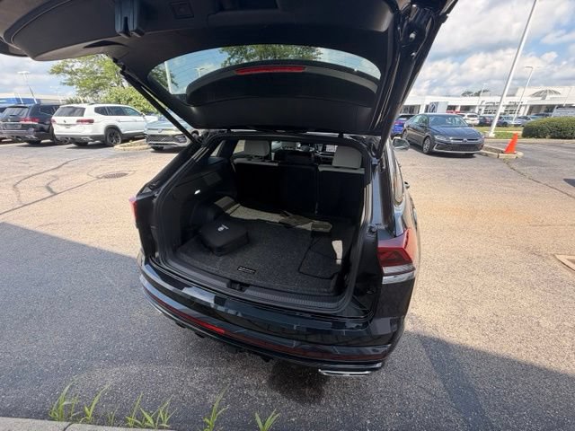 Certified 2024 Volkswagen Atlas Cross Sport SEL Premium R-Line AWD/4WD image 17