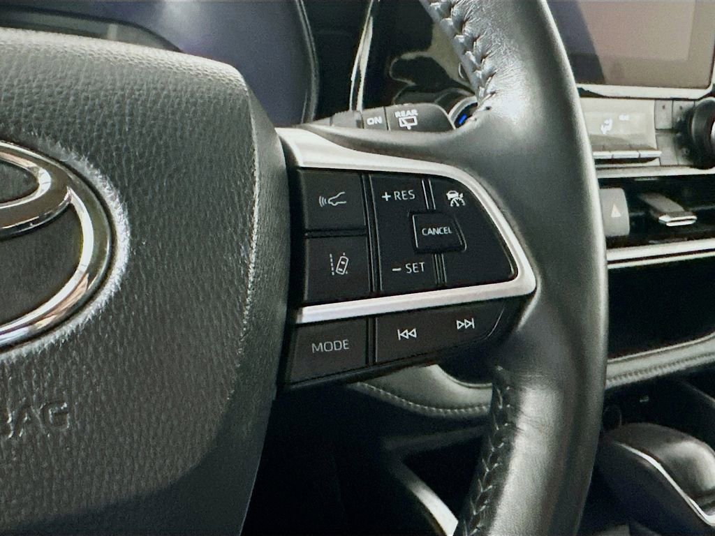 Used 2024 Toyota Highlander LE image 26
