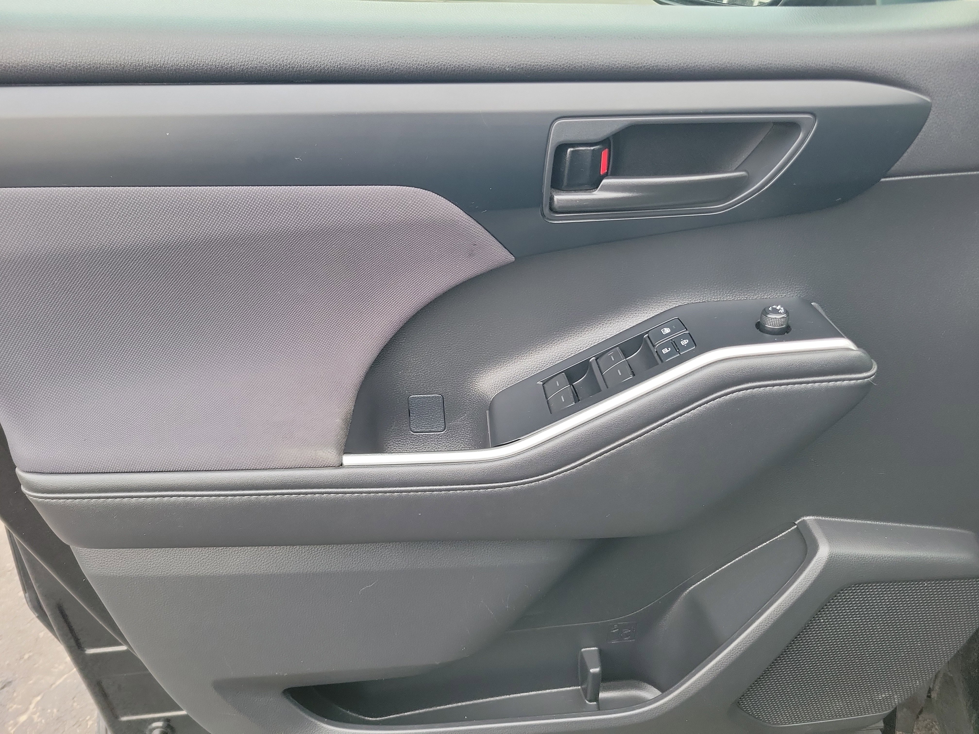 Certified 2020 Toyota Highlander LE image 22