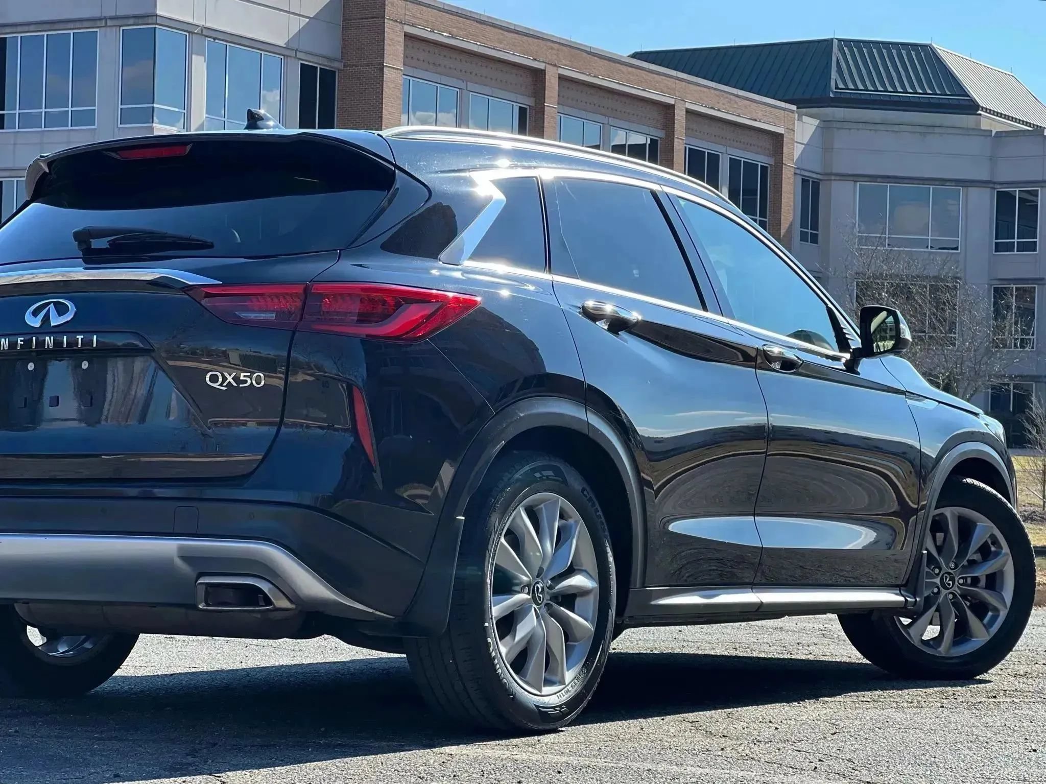 Used 2021 INFINITI QX50 Essential AWD/4WD image 10