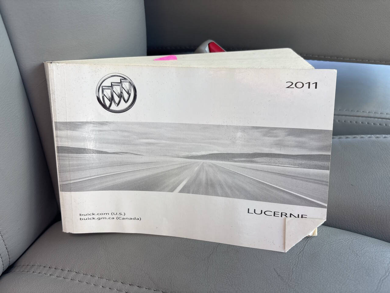 Used 2011 Buick Lucerne CXL w/ Driver Confidence Package FWD image 27
