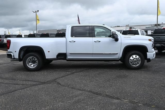 New 2026 Chevrolet Silverado 3500 High Country w/ High Country Premium Package AWD/4WD image 3