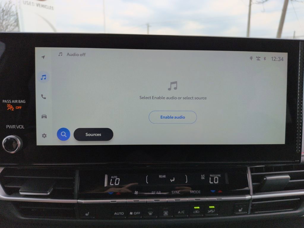 Used 2025 Toyota Sienna XSE w/ XSE Plus Package image 19