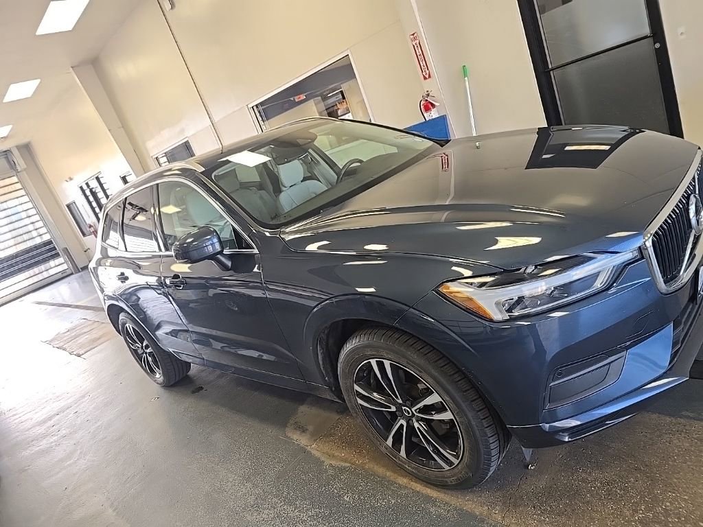 Used 2020 Volvo XC60 T5 Momentum image 1