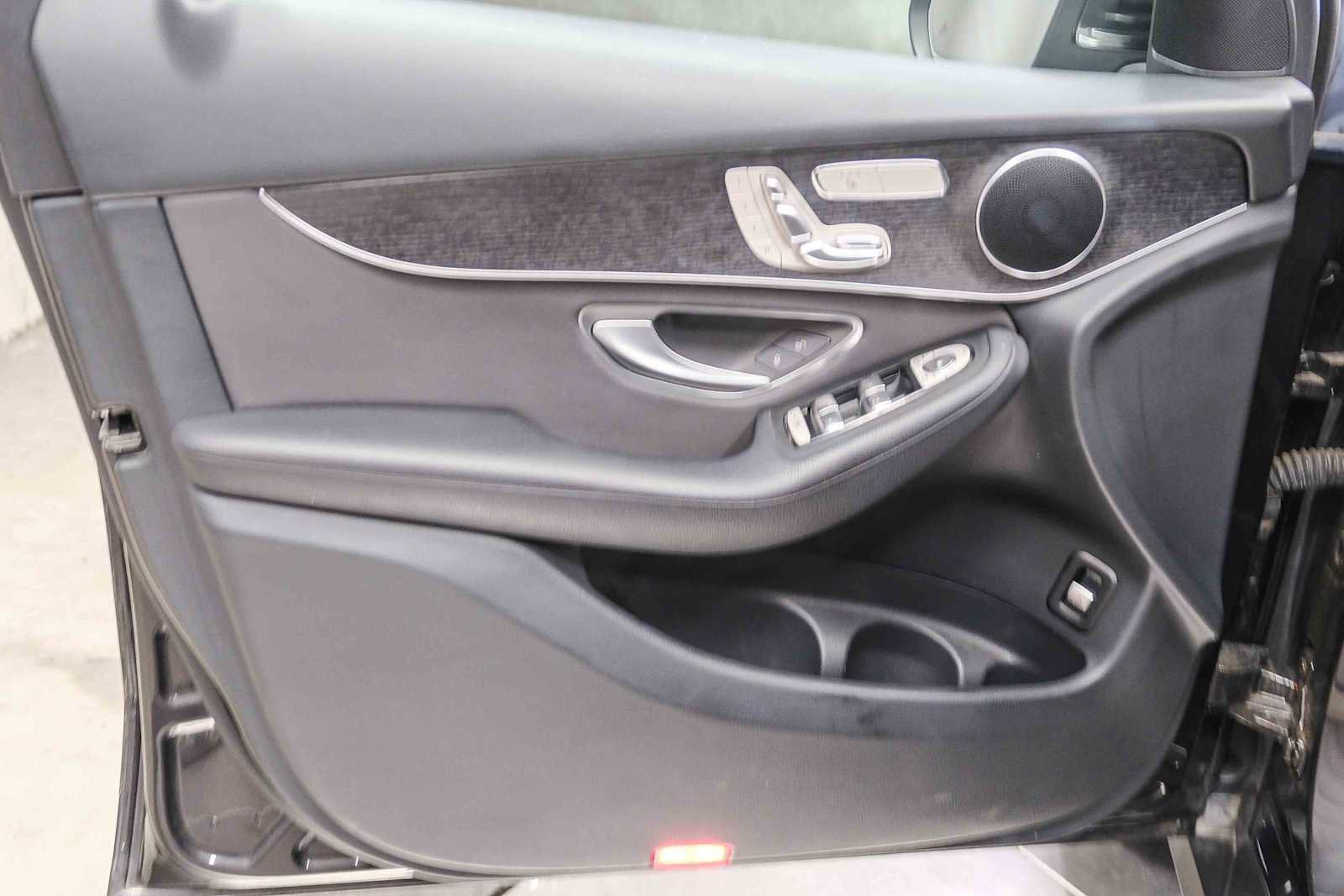 Certified 2022 Mercedes-Benz GLC 300 image 25