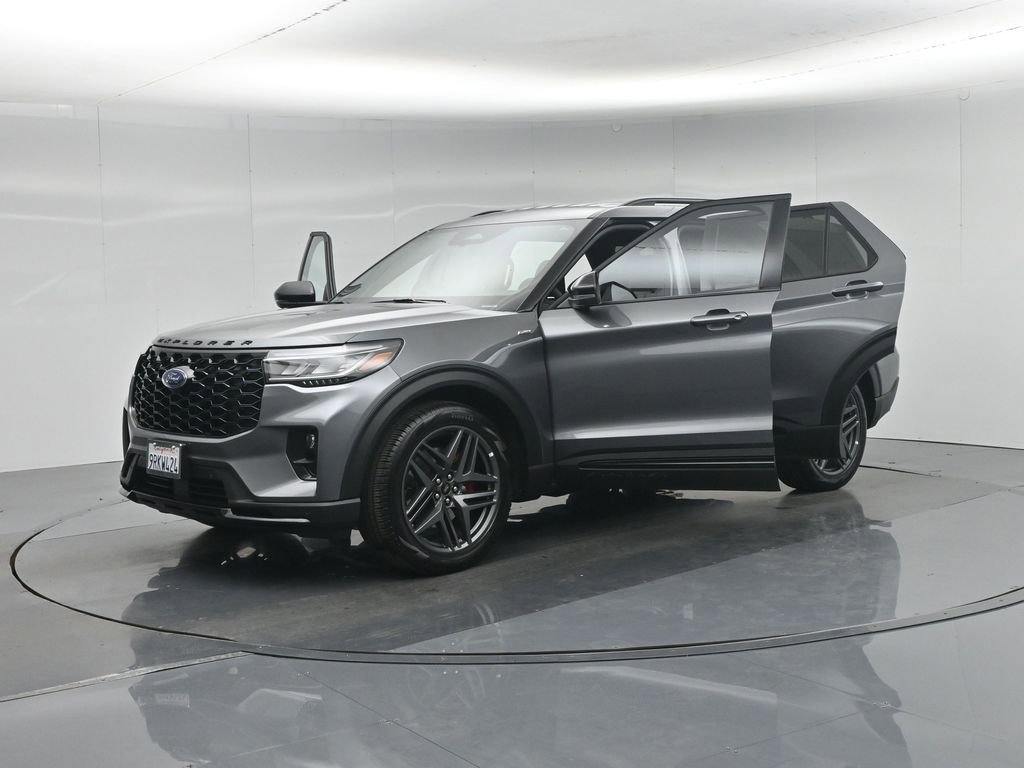 Used 2025 Ford Explorer ST-Line w/ Premium Package image 33