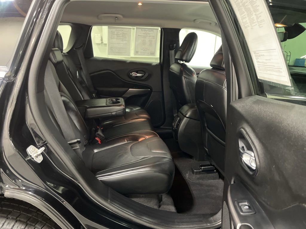 Used 2019 Jeep Cherokee Limited image 29