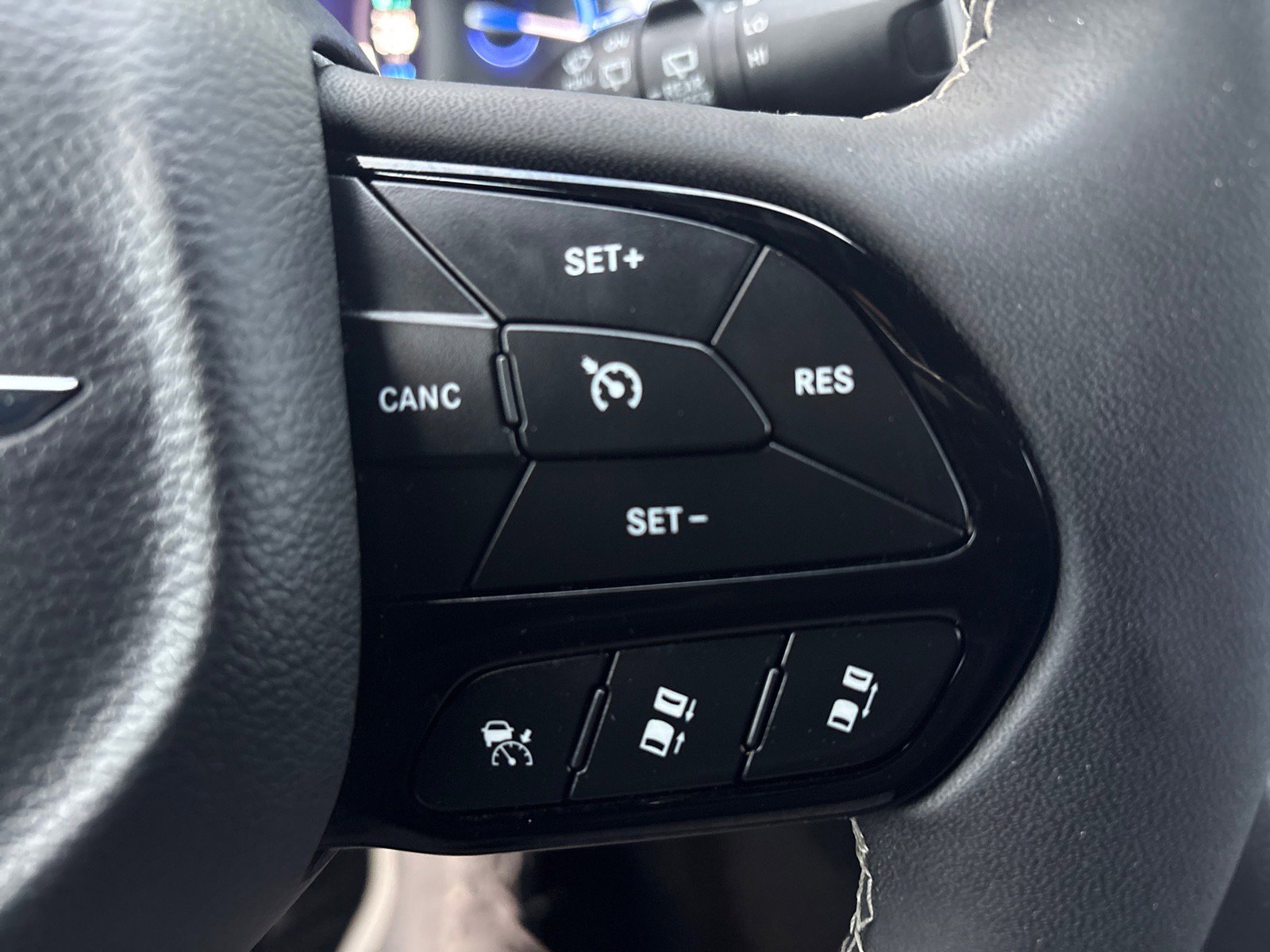 Used 2024 Chrysler Pacifica Select FWD image 13