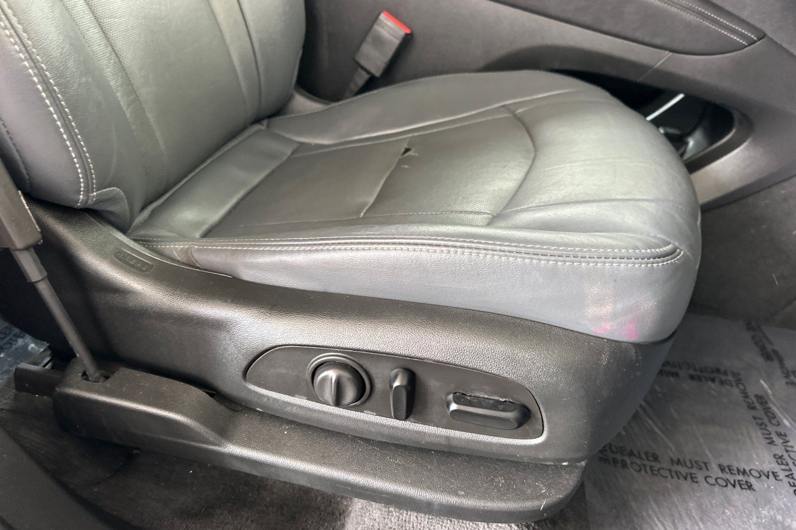 Certified 2020 Buick Enclave Essence w/ Sound and Sites Package AWD/4WD image 25