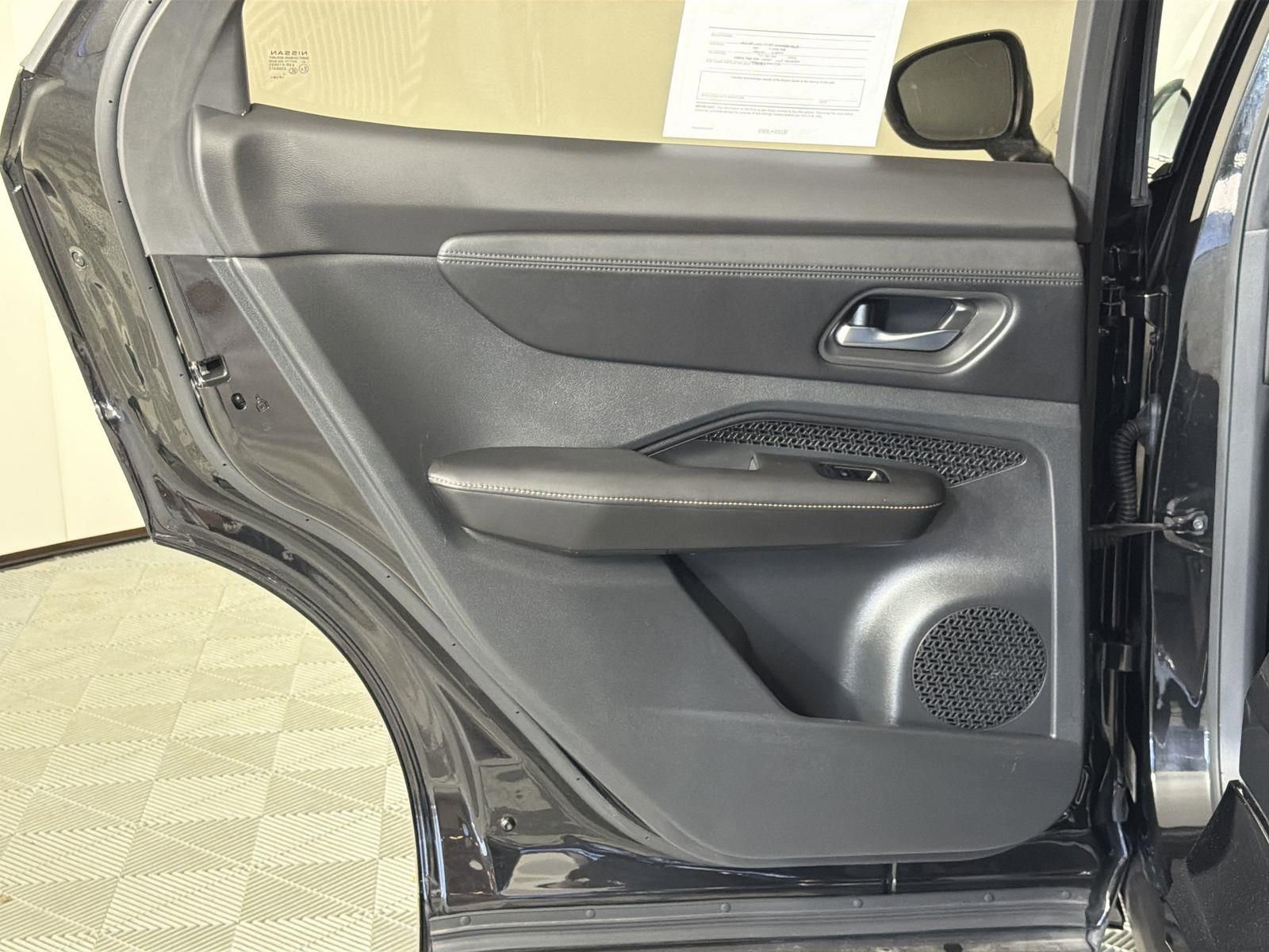 Used 2024 Nissan Ariya FWD image 24