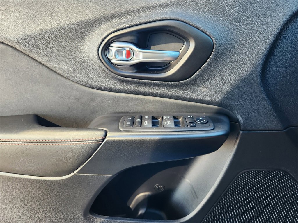 Used 2023 Jeep Cherokee Trailhawk image 24