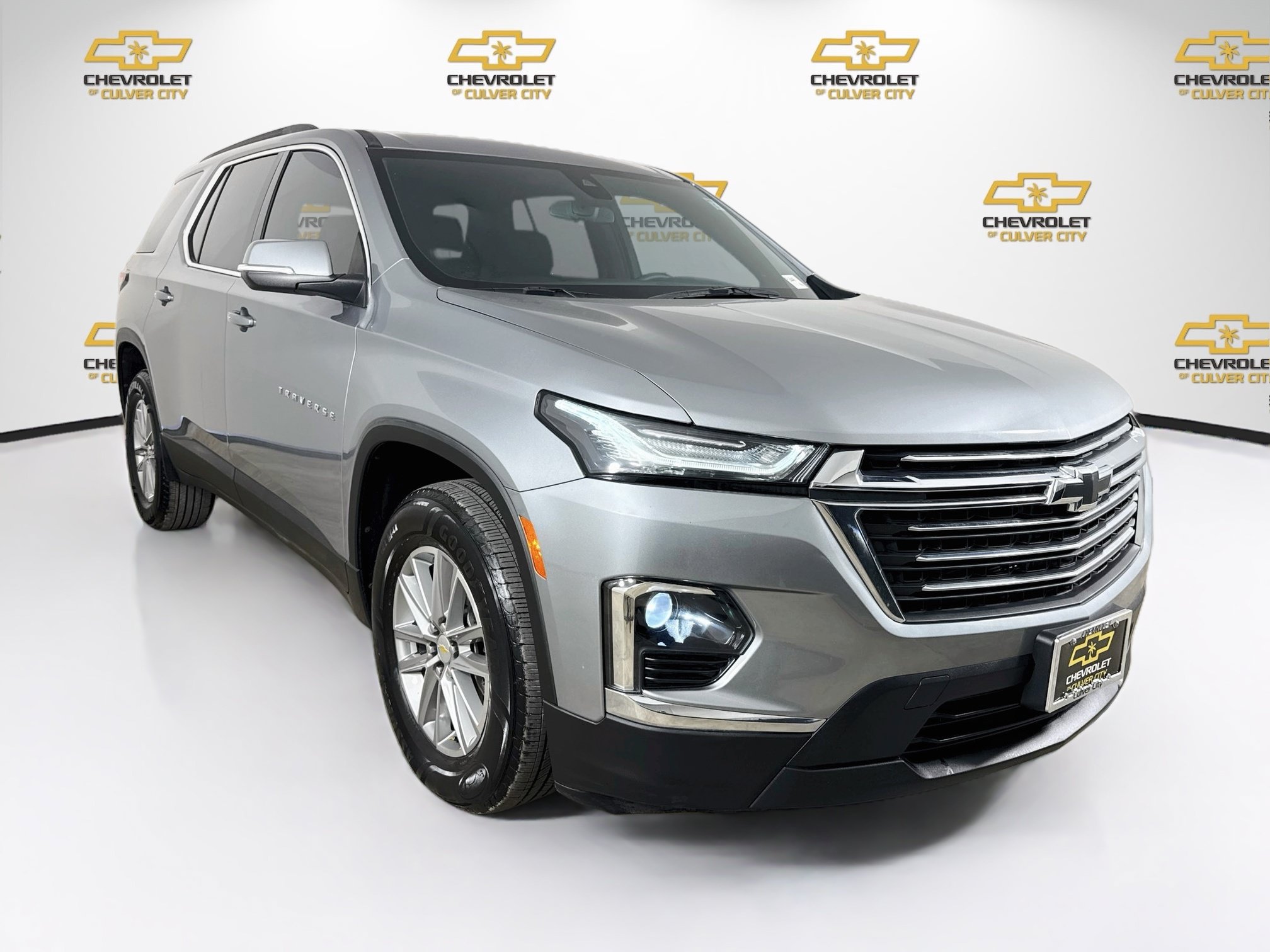 Used 2023 Chevrolet Traverse LT