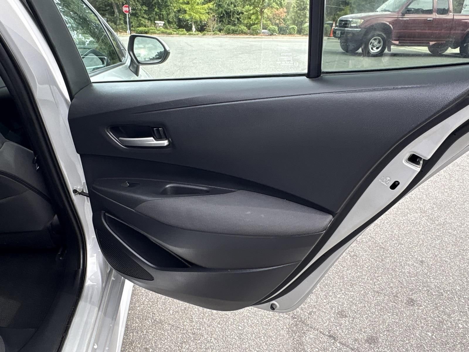 Used 2021 Toyota Corolla LE FWD image 19