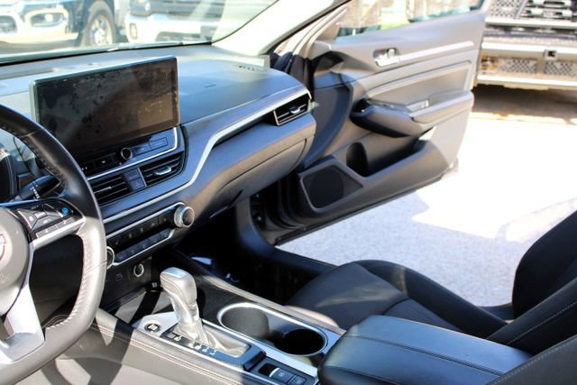Used 2023 Nissan Altima 2.5 SV w/ SV Premium Package FWD image 16