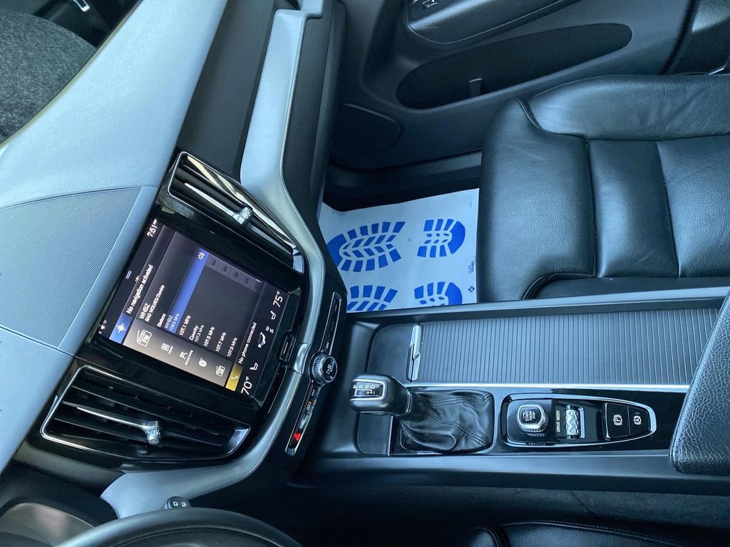 Used 2019 Volvo XC60 T5 Momentum w/ Premium Package image 26