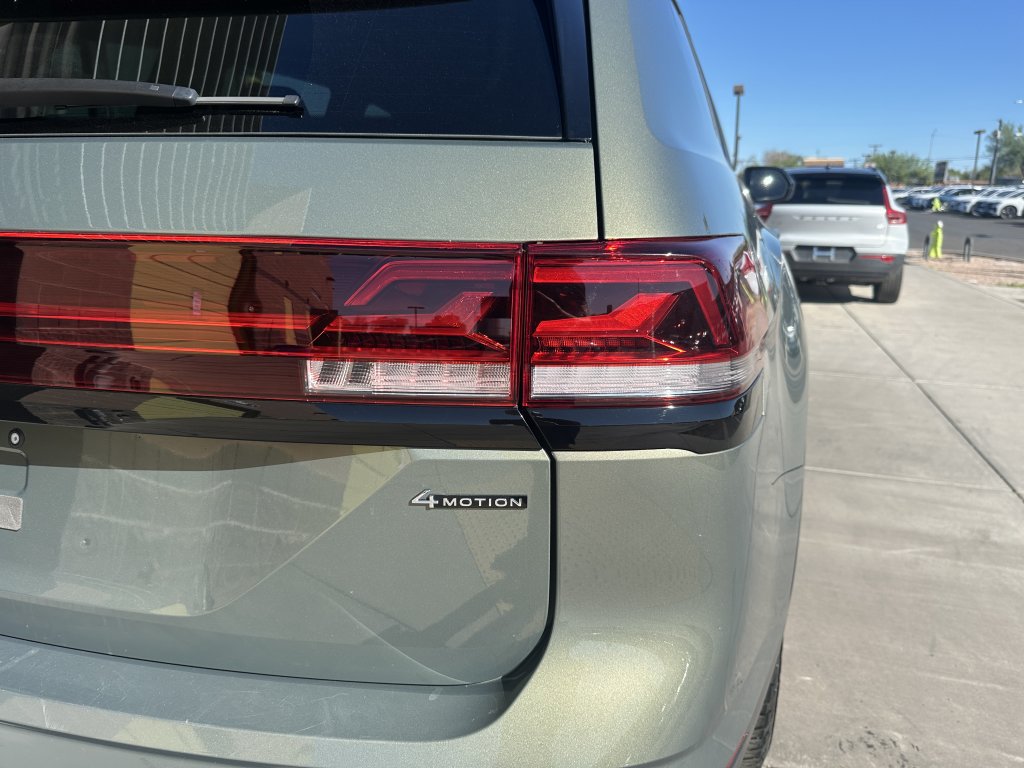 Used 2024 Volkswagen Atlas Peak Edition SE AWD/4WD image 12