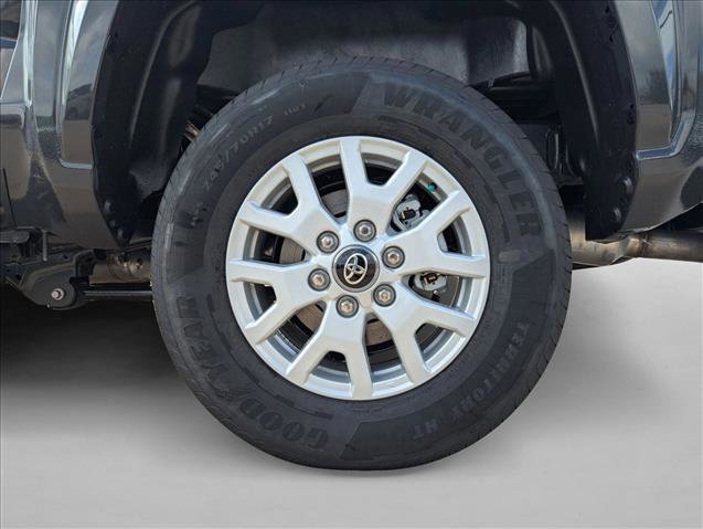Used 2025 Toyota Tacoma SR5 AWD/4WD image 11
