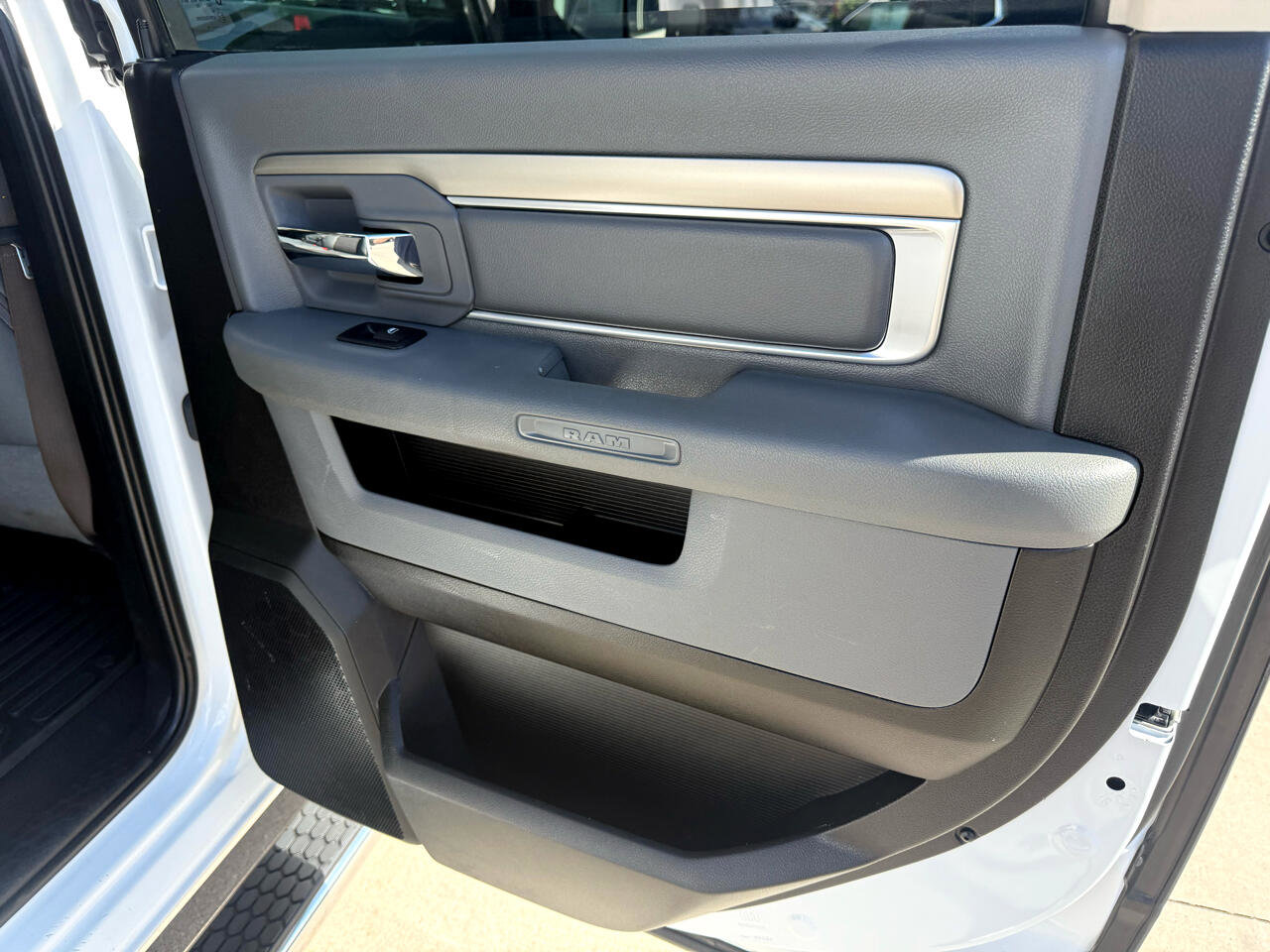 Used 2019 RAM 1500 Classic SLT image 18