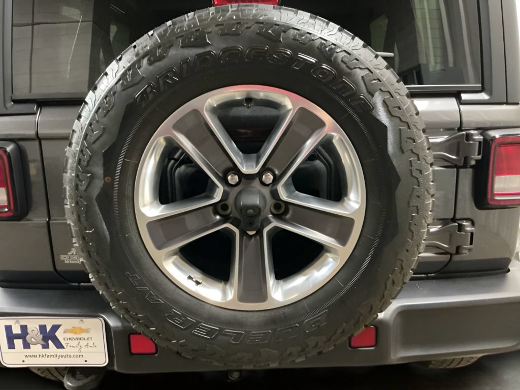 Used 2021 Jeep Wrangler Unlimited Sahara w/ Cold Weather Group AWD/4WD image 33
