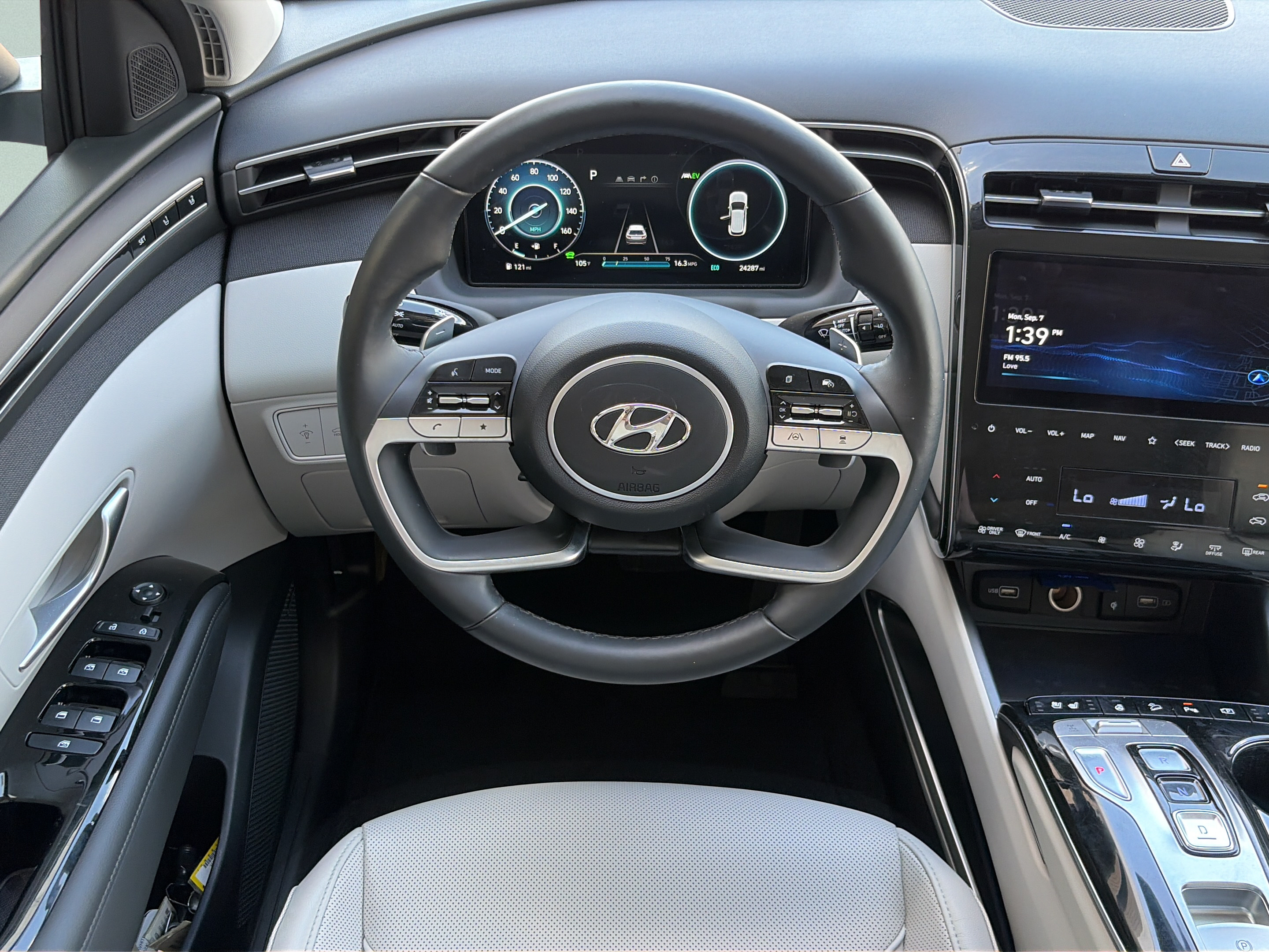 Certified 2022 Hyundai Tucson Limited AWD/4WD image 13