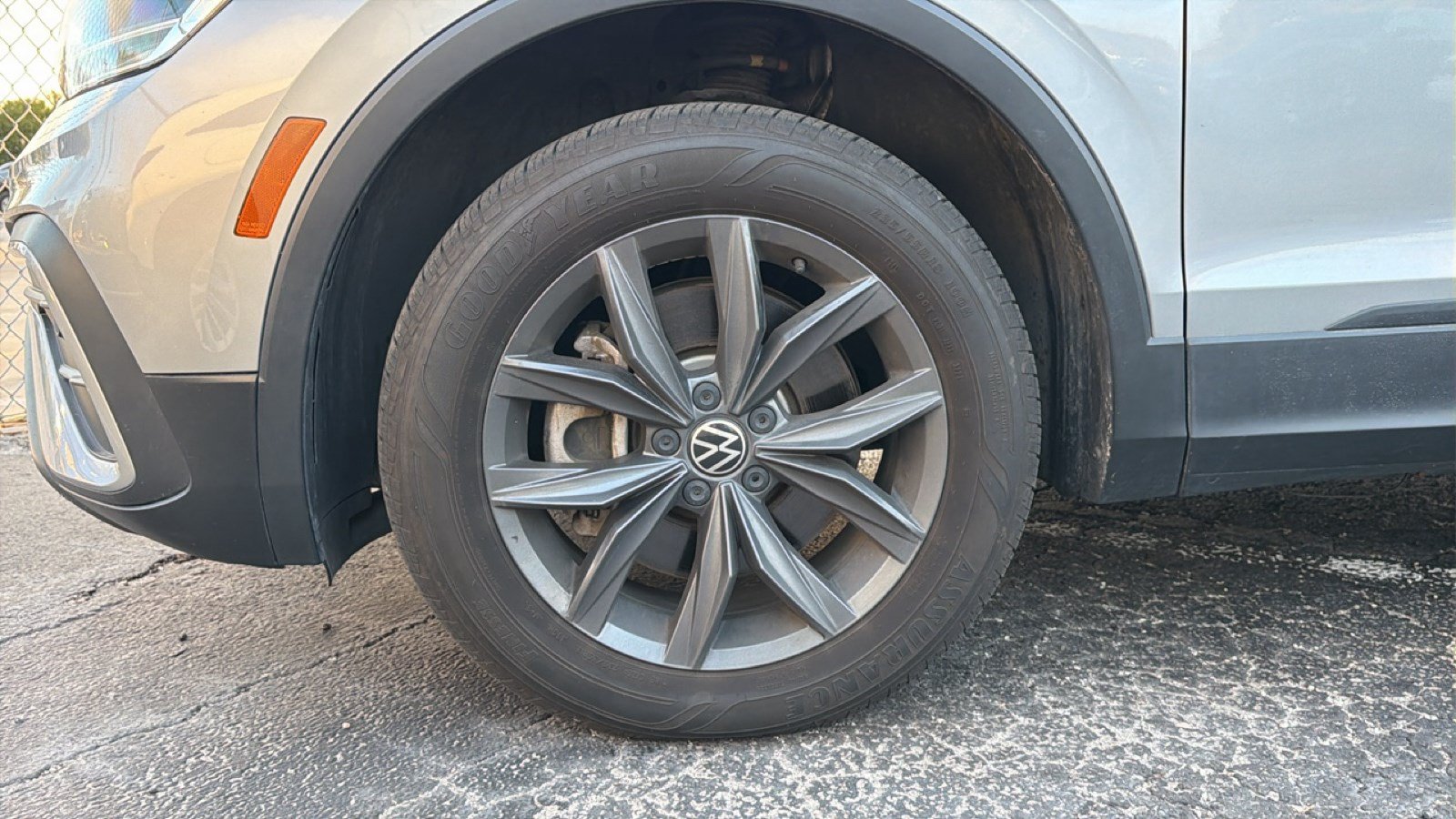 Used 2023 Volkswagen Tiguan SE FWD image 19
