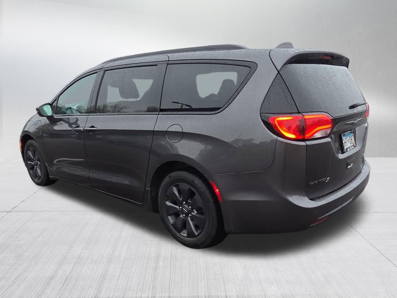 Used 2020 Chrysler Pacifica Limited w/ Advanced Safetytec Group FWD image 4