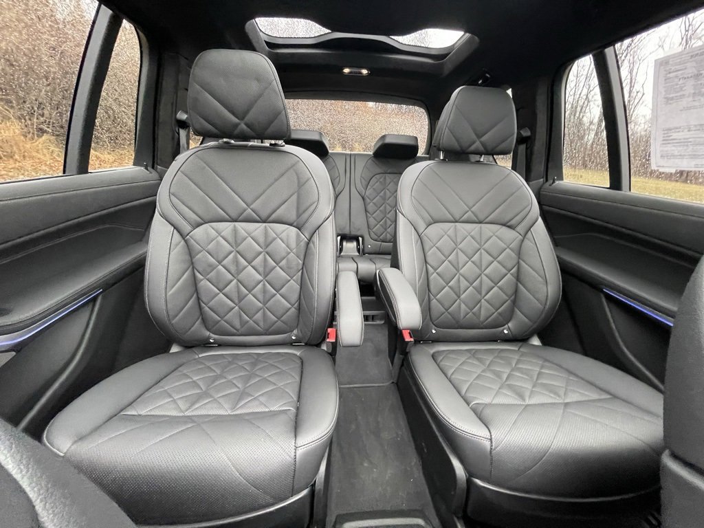 Used 2025 BMW X7 xDrive40i w/ M Sport Package image 16